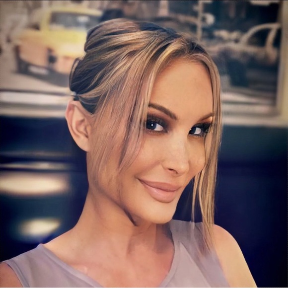 Meet your Posher, Taylor - Picture 2 of 2